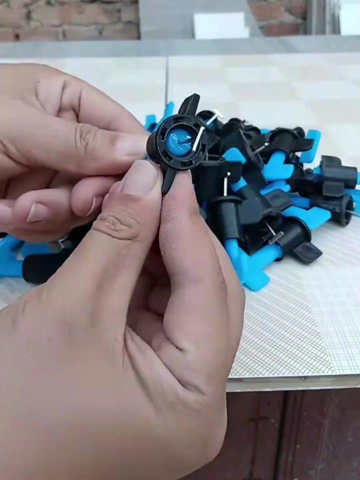 瓷砖找平器怎么取出来(瓷砖找平器怎么取出来不掉瓷) 瓷砖找平器怎么取出来(瓷砖找平器怎么取出来不掉瓷)